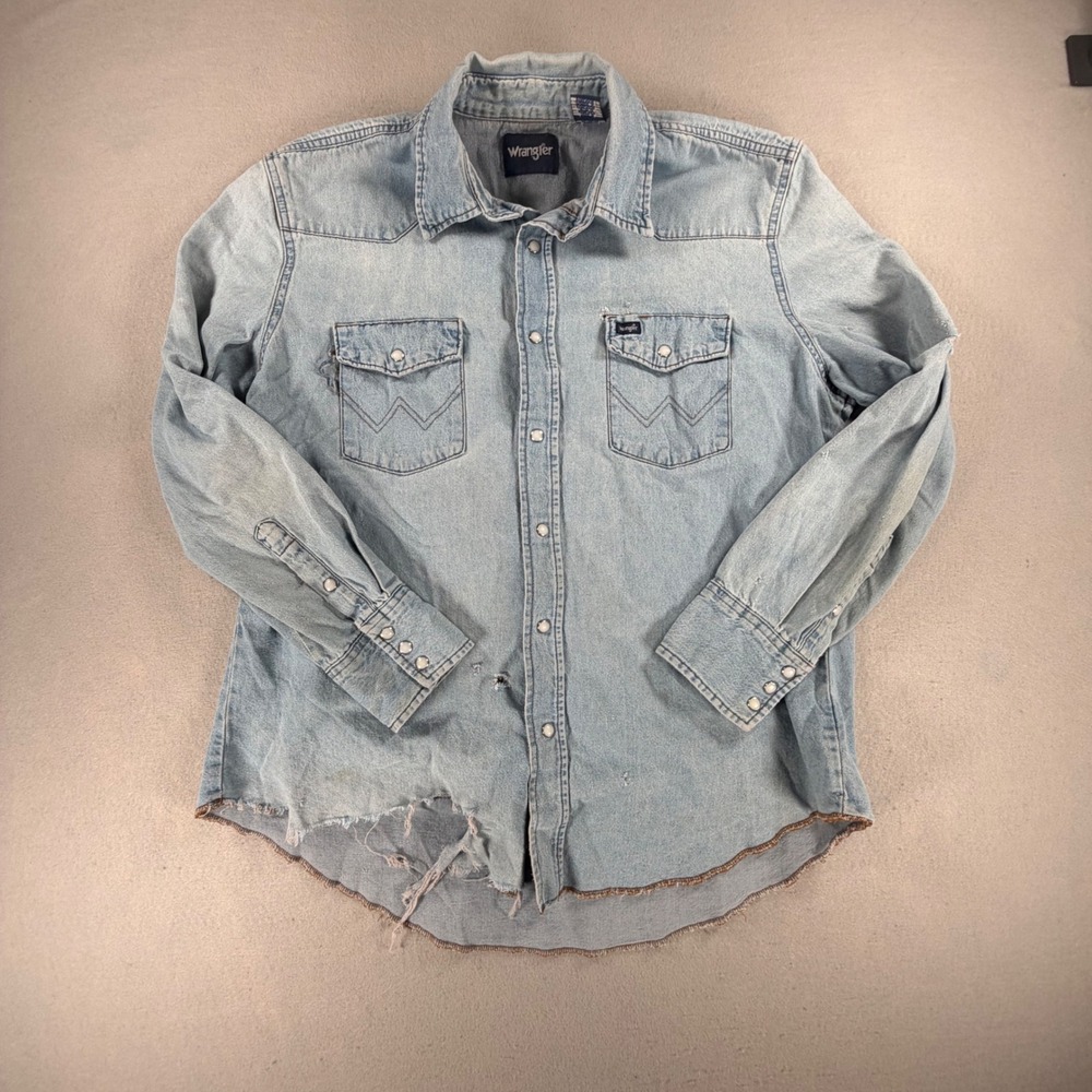 Wrangler Men's XL Light Wash Denim Western Pearl Snap Shirt Distressed Raw Hem